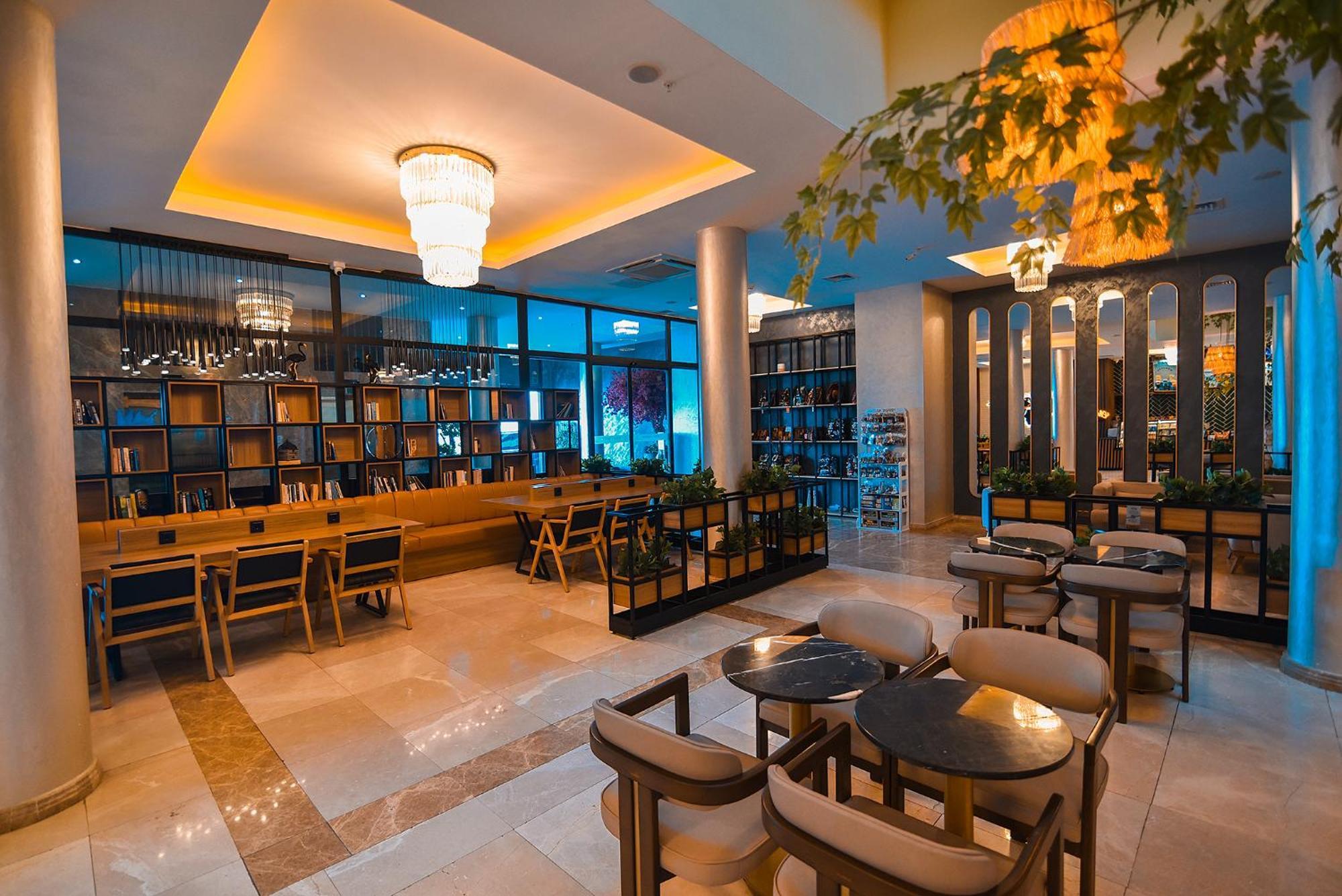 Royal Comfort Hotel Arakli Екстер'єр фото