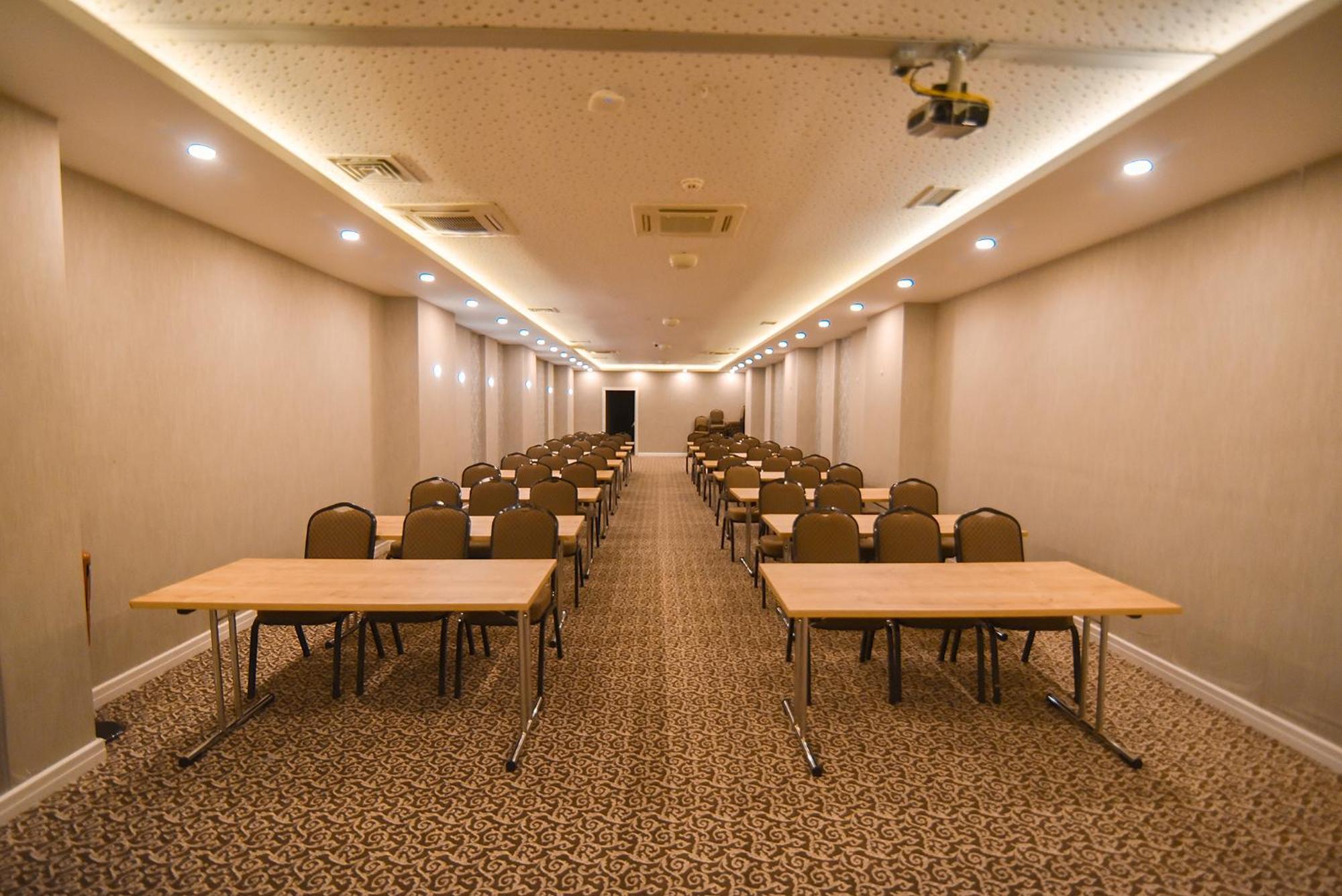 Royal Comfort Hotel Arakli Екстер'єр фото