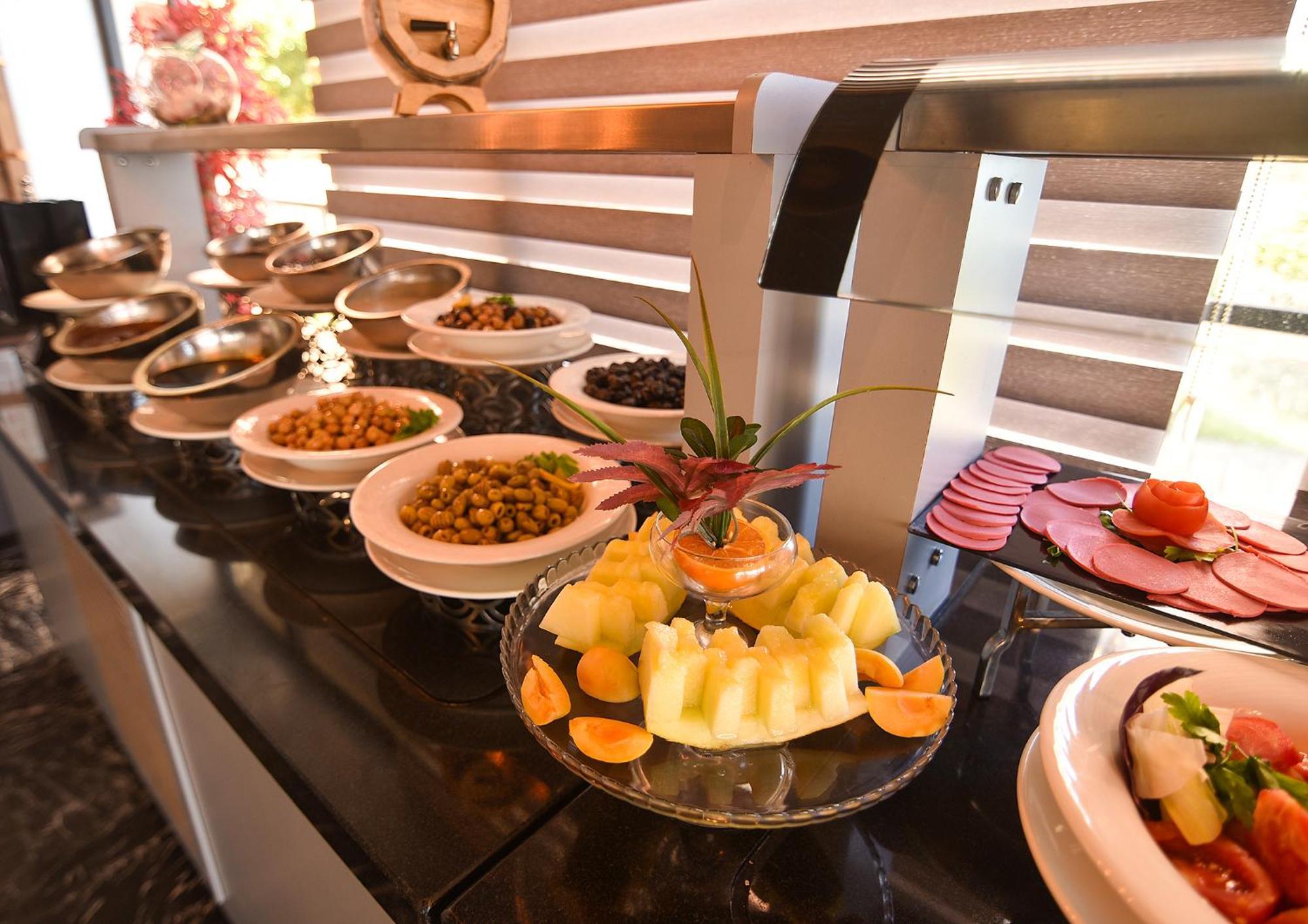 Royal Comfort Hotel Arakli Екстер'єр фото