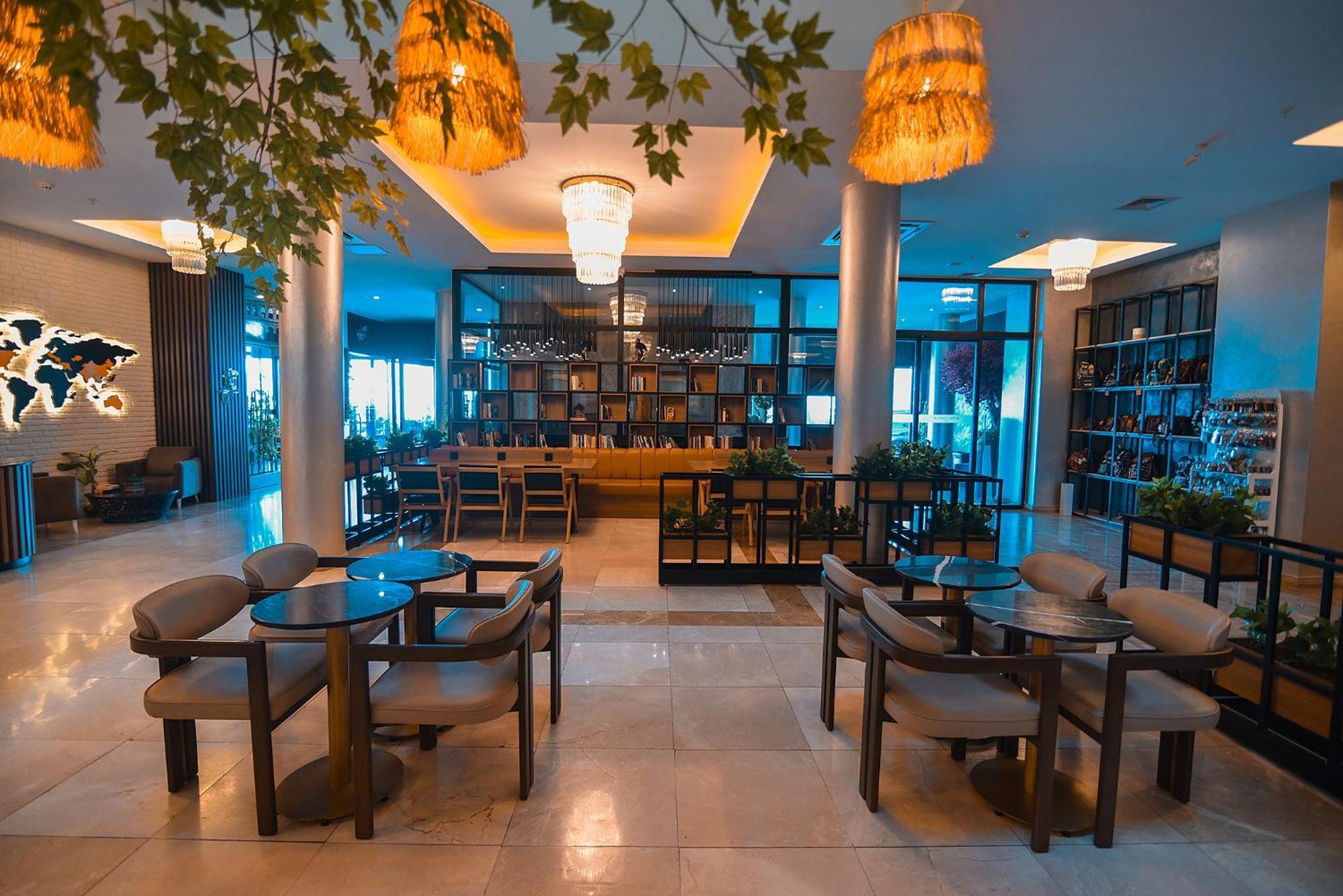 Royal Comfort Hotel Arakli Екстер'єр фото