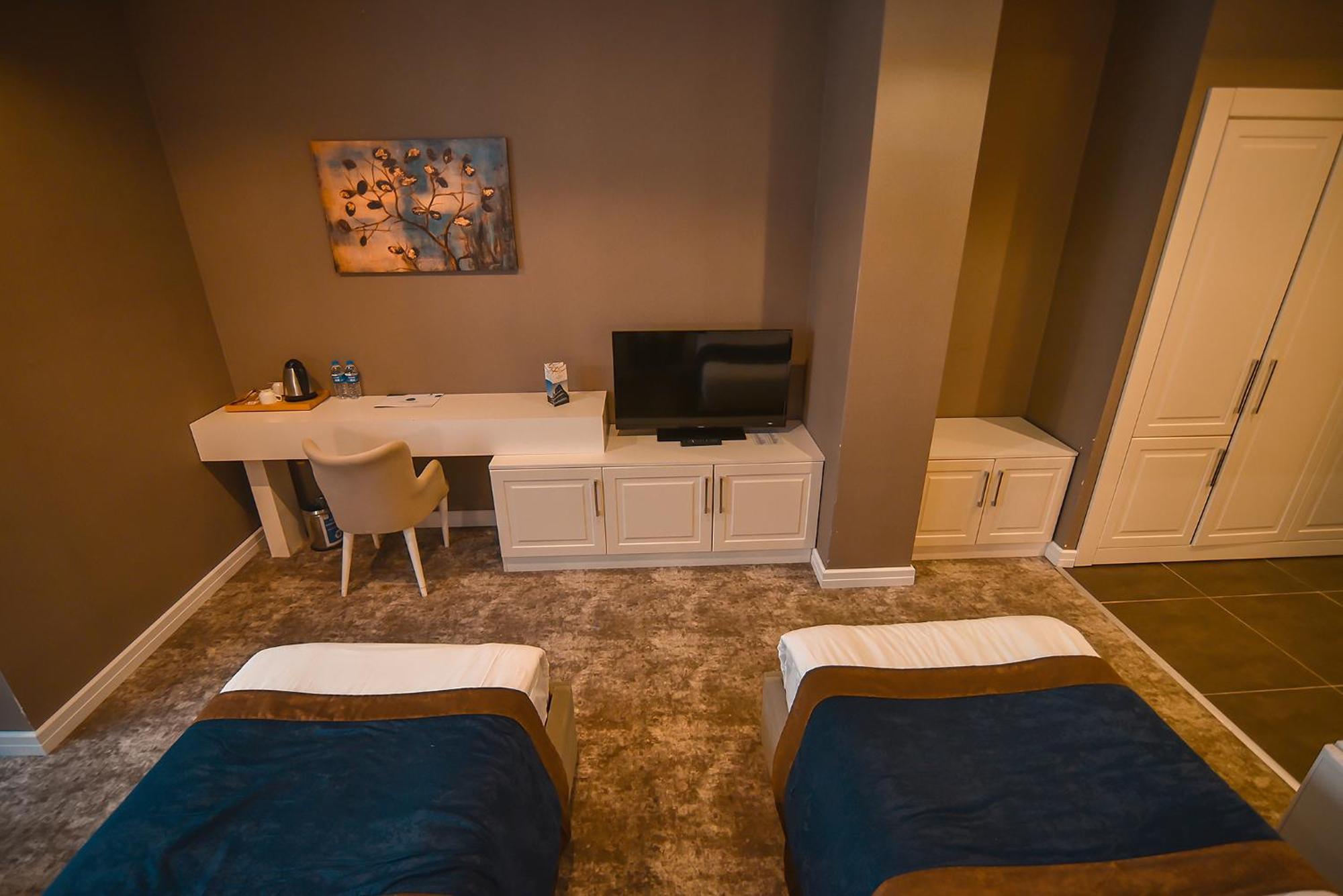Royal Comfort Hotel Arakli Екстер'єр фото