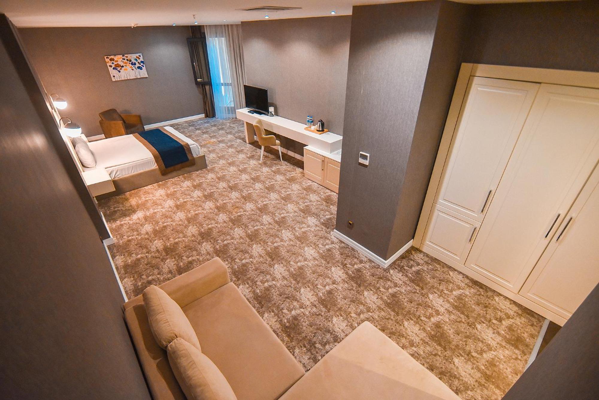 Royal Comfort Hotel Arakli Екстер'єр фото