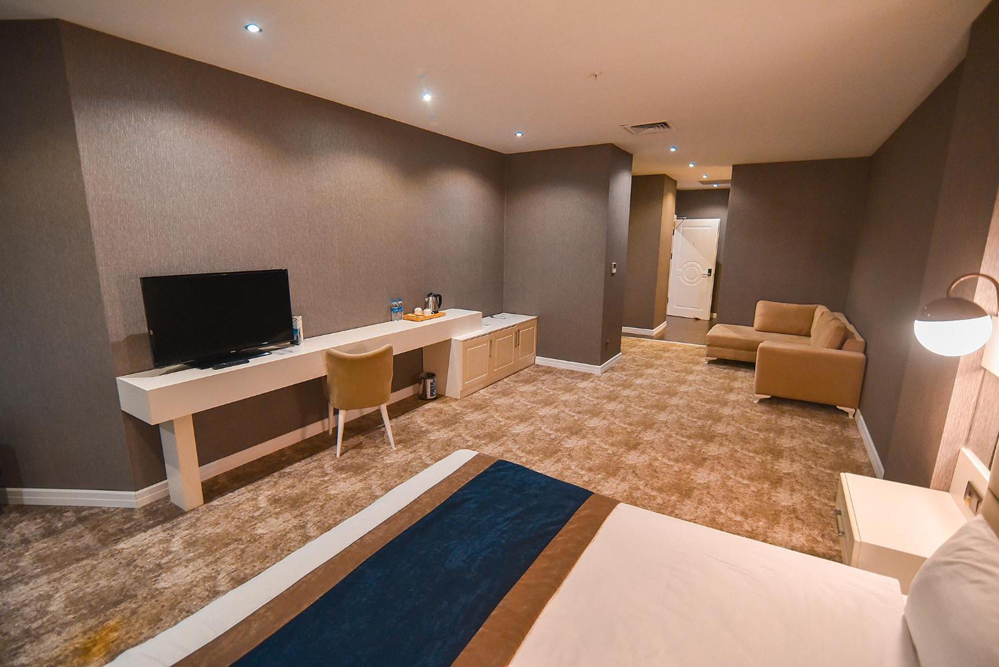 Royal Comfort Hotel Arakli Екстер'єр фото