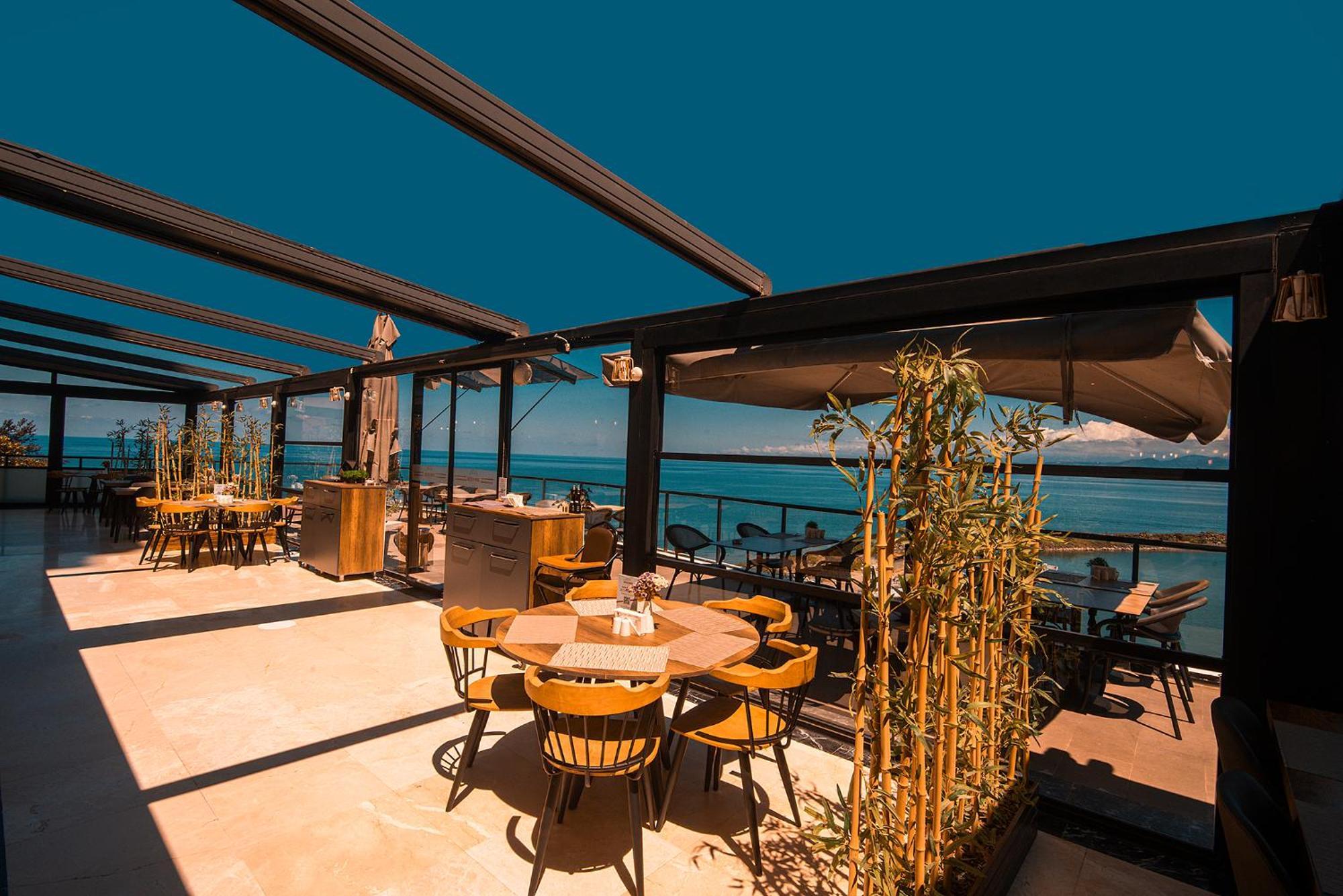 Royal Comfort Hotel Arakli Екстер'єр фото