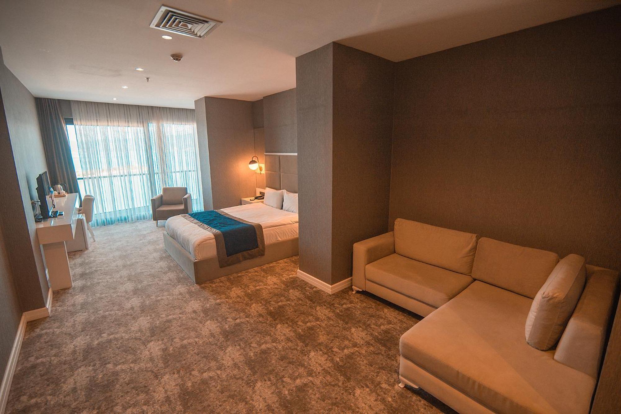 Royal Comfort Hotel Arakli Екстер'єр фото