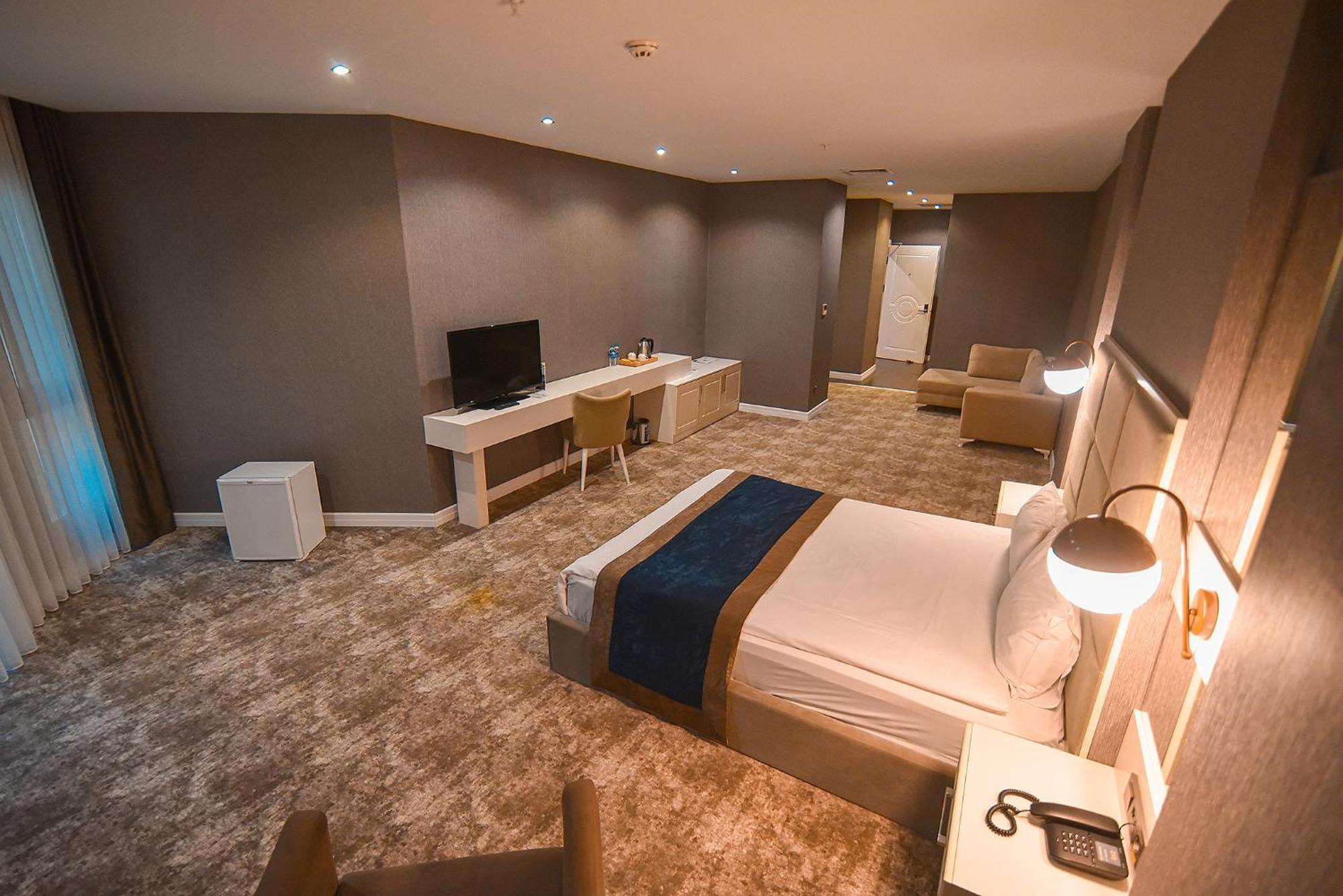 Royal Comfort Hotel Arakli Екстер'єр фото