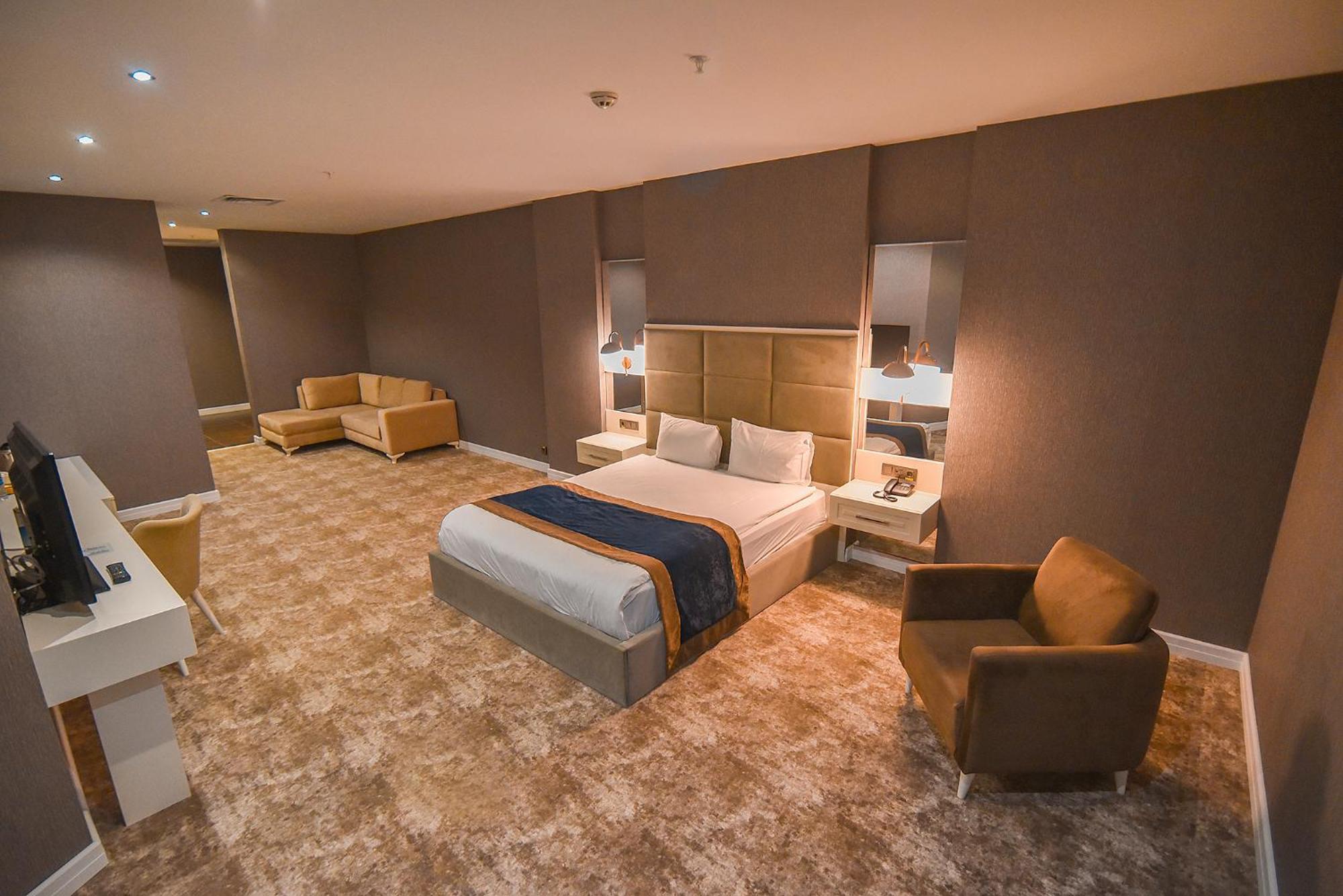 Royal Comfort Hotel Arakli Екстер'єр фото